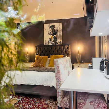 Art-Inspired Bedroom Close To Cbd Mossel Bay Exteriér fotografie