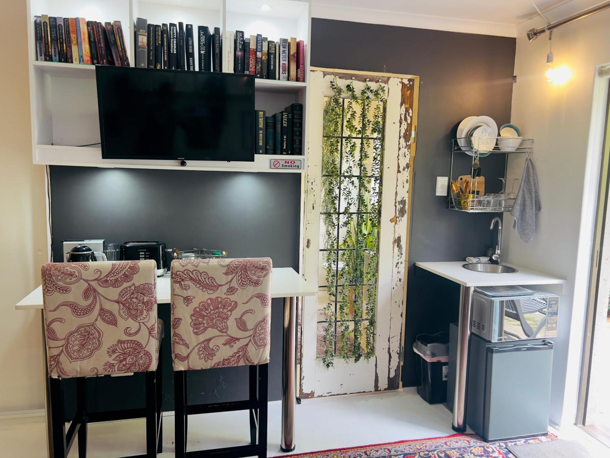 Art-Inspired Bedroom Close To Cbd Mossel Bay Exteriér fotografie